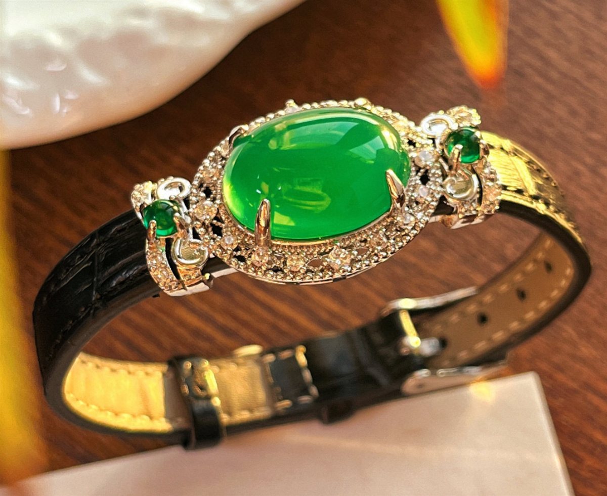 Retro Violet-Glass Chalcedony Bracelet — Imperial-Green, U-Shape