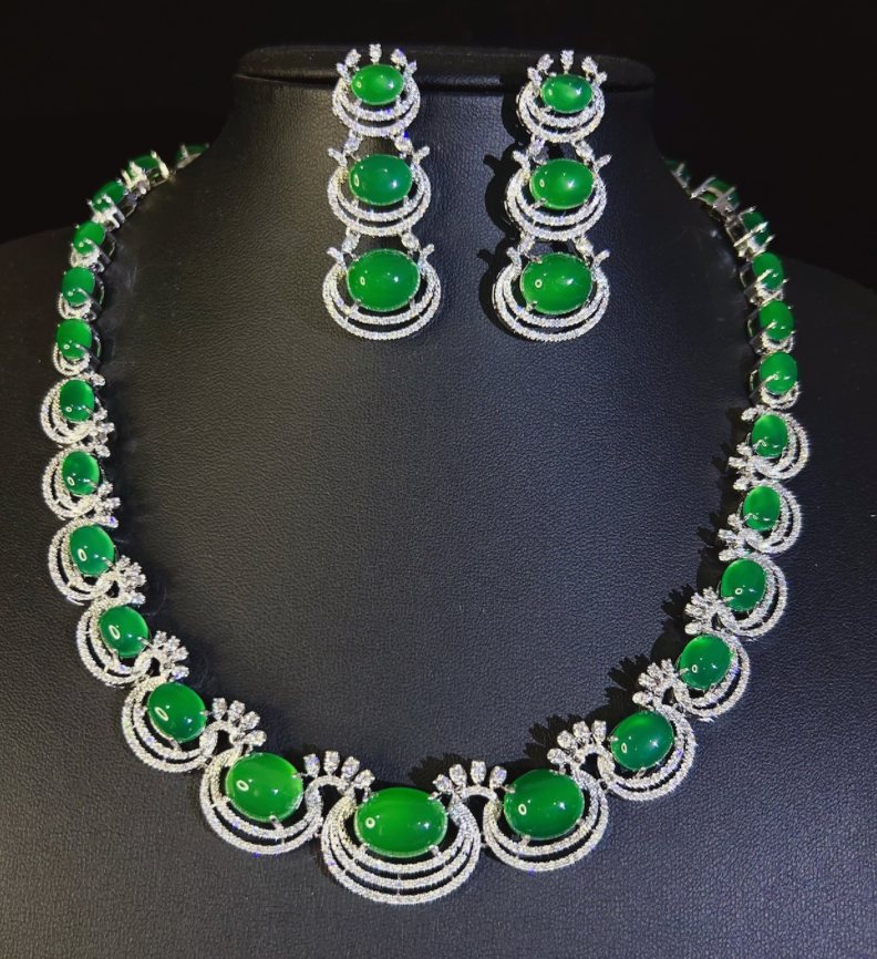 Emerald-Green Arch Necklace-Earring Set — Light-Luxury Court