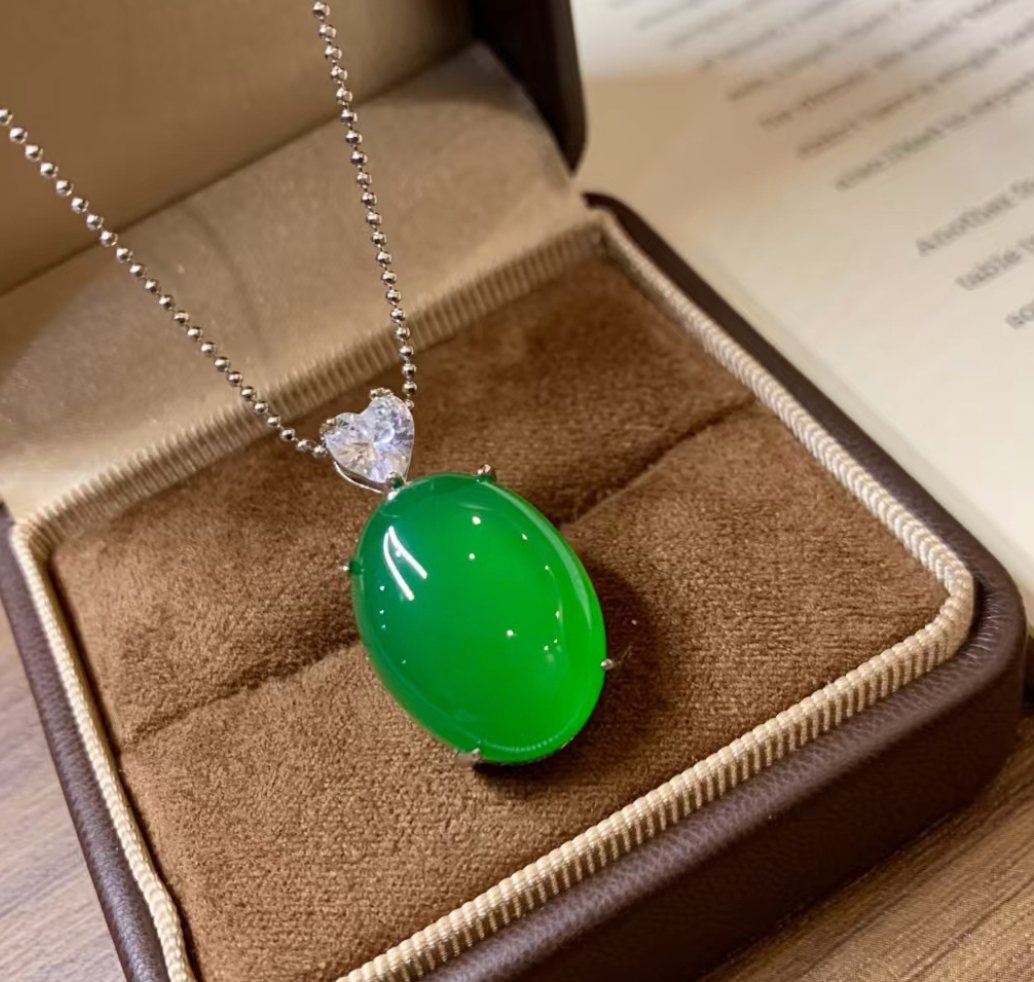 Full-Green Chalcedony Pendant Necklace — High-Ice Oval