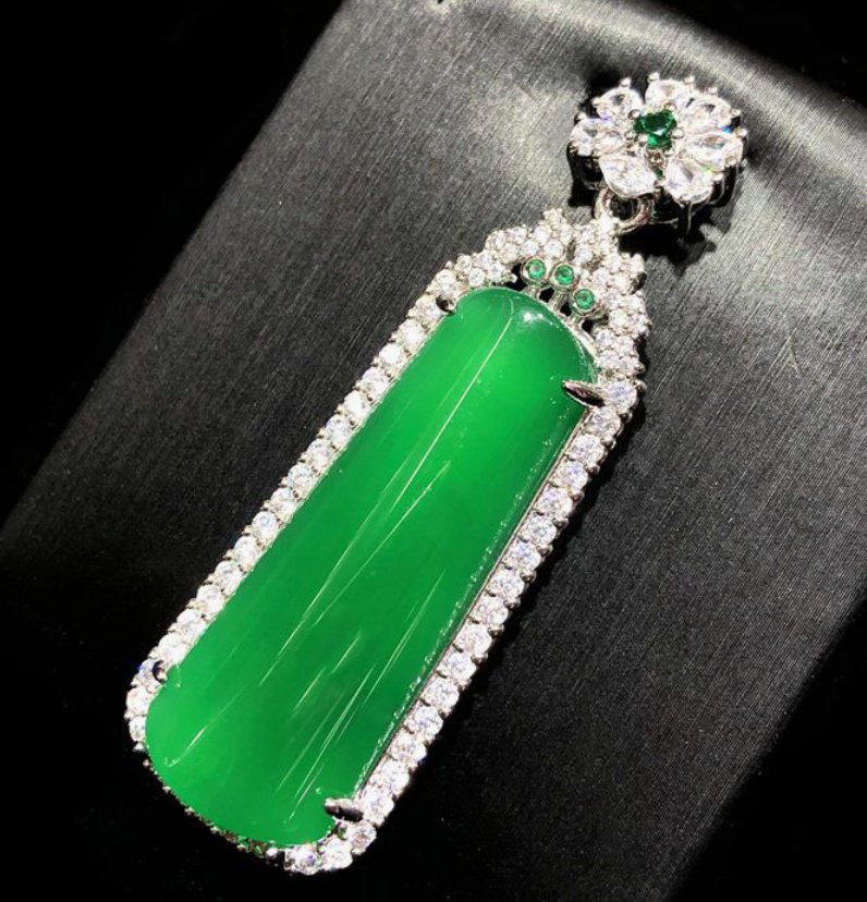 Agate & Chalcedony Pendant Necklace — Imperial-Green Plaque